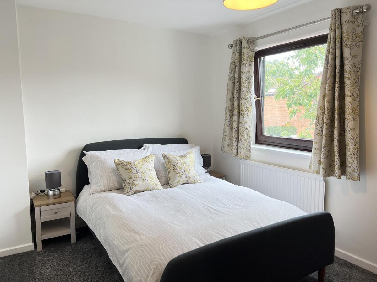Modern 2 Bed Townhouse Just Outside City Walls With Free Private Parking Йорк Экстерьер фото
